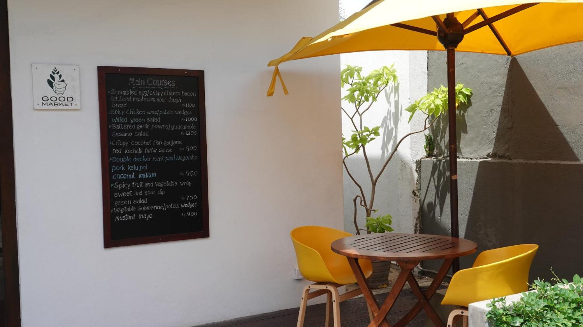 City Beds Negombo Bagian luar foto